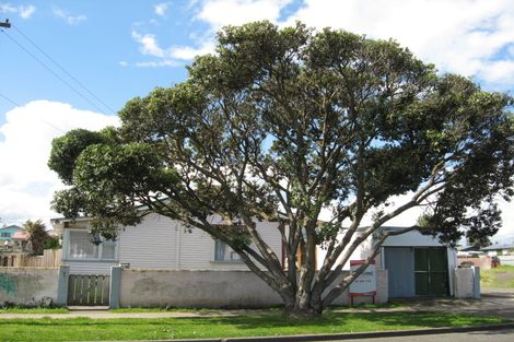 Photo of property in 12 Karaka Street, Castlecliff, Whanganui, 4501