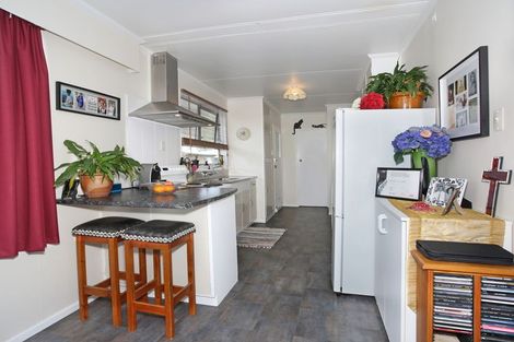 Photo of property in 4 Acacia Street, Kelvin Grove, Palmerston North, 4414