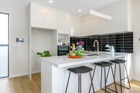 Photo of property in 12 September Place, Forrest Hill, Auckland, 0620