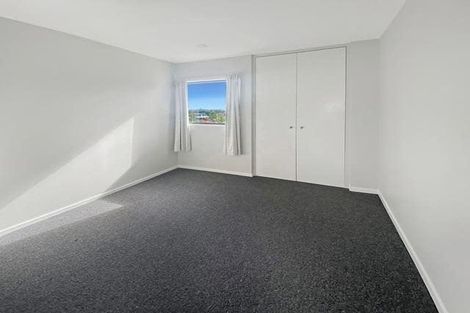 Photo of property in 24 Taroka Close, Pinehill, Auckland, 0632