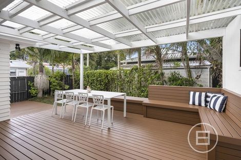 Photo of property in 1/17 Hillcrest Avenue, Hillcrest, Auckland, 0627