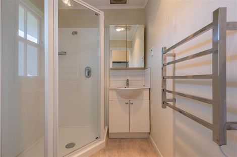 Photo of property in 15 Westview Grove, Miramar, Wellington, 6022