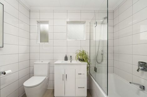 Photo of property in 66 Huatoki Street, Vogeltown, New Plymouth, 4310