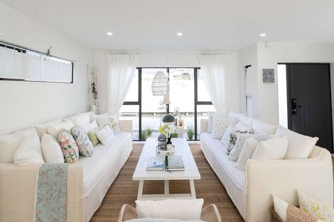 Photo of property in 90c Seymour Road, Sunnyvale, Auckland, 0612