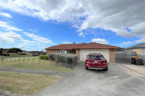 Photo of property in 2 Tir Conaill Avenue, Flat Bush, Auckland, 2019