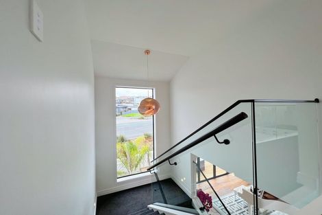 Photo of property in 2 Luff Place, Long Bay, Auckland, 0630
