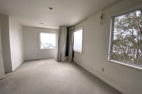 Photo of property in 2 Palliser Road, Roseneath, Wellington, 6011