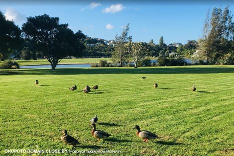 Photo of property in 100 Sylvan Avenue, Northcote, Auckland, 0627