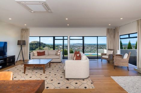 Photo of property in 124 Puketapu Road, Taradale, Napier, 4112