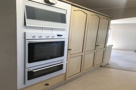 Photo of property in 6 Birdie Place, Red Beach, 0932