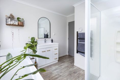 Photo of property in 23 Percy Kinsman Crescent, Riverstone Terraces, Upper Hutt, 5018