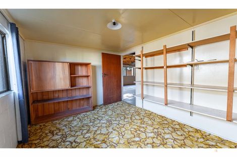 Photo of property in 12 Timaru Road, Waimate, 7924