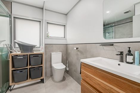 Photo of property in 1 Devonshire Road, Unsworth Heights, Auckland, 0632