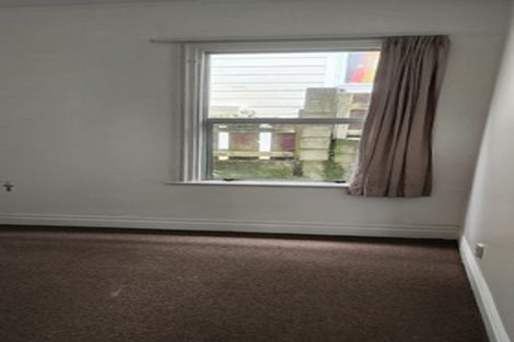 Photo of property in 60 Kelburn Parade, Kelburn, Wellington, 6012