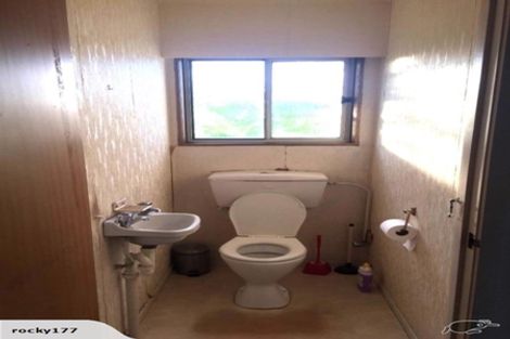 Photo of property in 627a Glenfield Road, Totara Vale, Auckland, 0629