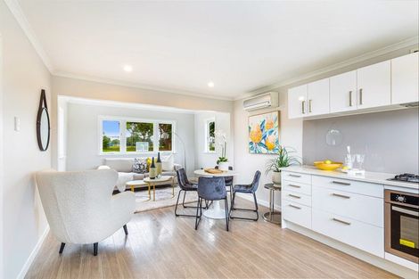 Photo of property in 61 Archibald Road, Kelston, Auckland, 0602