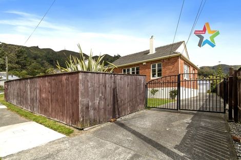 Photo of property in 16 Cleland Crescent, Naenae, Lower Hutt, 5011