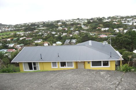 Photo of property in 111 Ruskin Road, Newlands, Wellington, 6037
