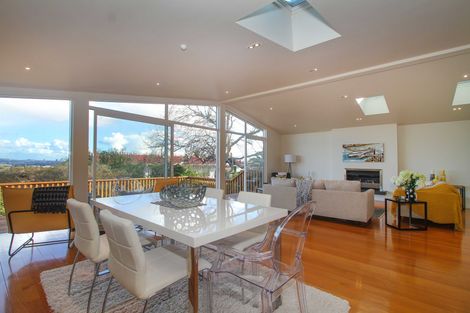 Photo of property in 99 Pupuke Road, Northcote, Auckland, 0627