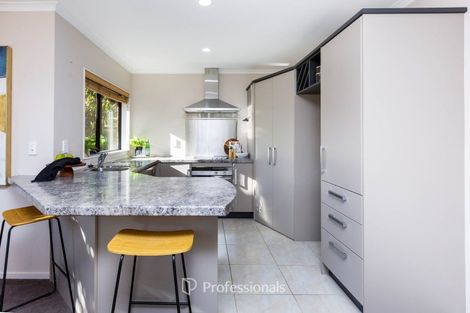 Photo of property in 17 Aragon Grove, Kingsley Heights, Upper Hutt, 5018