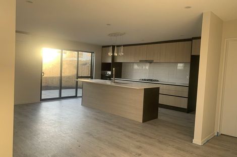 Photo of property in 98 Cardiff Road, Pakuranga, Auckland, 2010