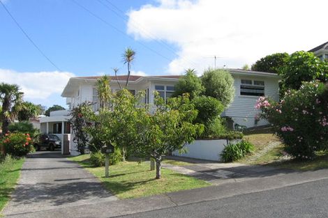 Photo of property in 2/13 Bevyn Street, Castor Bay, Auckland, 0620