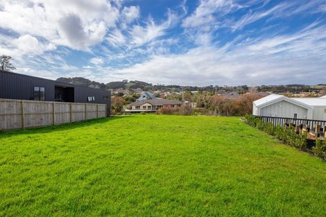 Photo of property in 37 Laly Haddon Place, Matakana, 0985