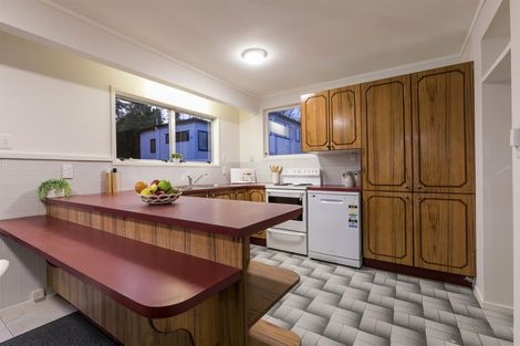 Photo of property in 37 Vina Place, Massey, Auckland, 0614