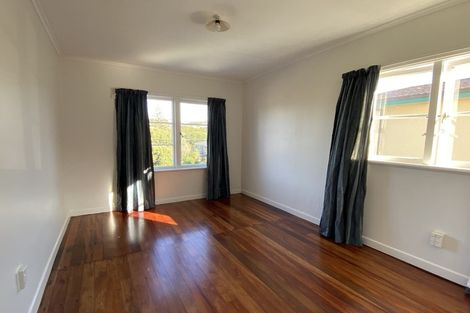 Photo of property in 1/50 Masterton Road, Rothesay Bay, Auckland, 0630
