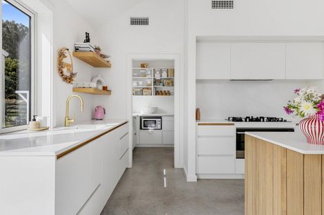 Photo of property in 13 Lochinvar Lane, Acacia Bay, Taupo, 3385