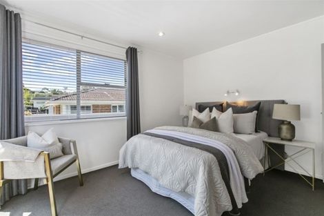 Photo of property in 52 Ravenwood Drive, Forrest Hill, Auckland, 0620