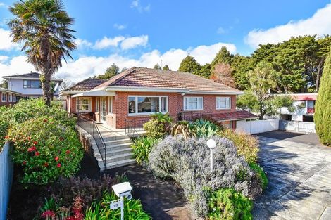 Photo of property in 39 Grande Vue Road, Hillpark, Auckland, 2102