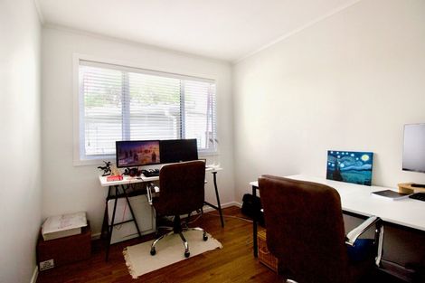 Photo of property in 5 Ngatoa Place, Glenfield, Auckland, 0629