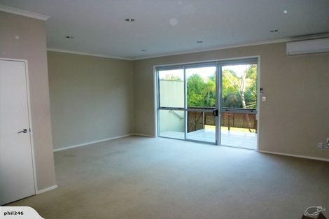 Photo of property in 9q Clearwater Cove, West Harbour, Auckland, 0618