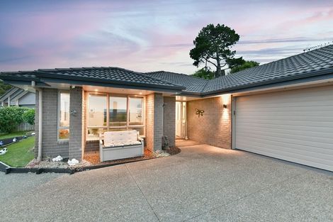 Photo of property in 25 Waldorf Crescent, Orewa, 0931