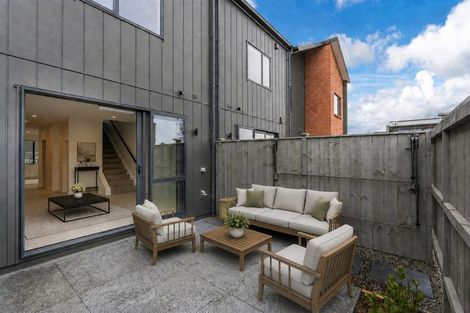 Photo of property in 41 Juniper Drive, Rosehill, 2113