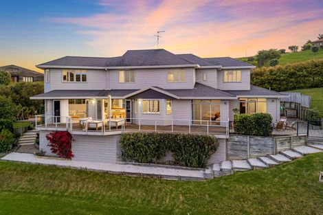 Photo of property in 64 Balboa Drive, Matakatia, Whangaparaoa, 0930