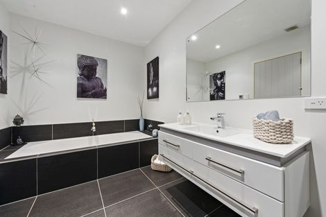 Photo of property in 19 Cosgrove Rise, Riverstone Terraces, Upper Hutt, 5018