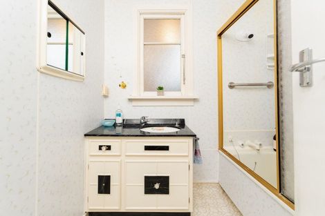 Photo of property in 122 Easther Crescent, Kew, Dunedin, 9012