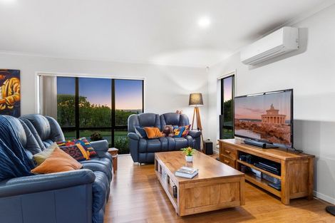 Photo of property in 5 Hillford Place, Welcome Bay, Tauranga, 3175