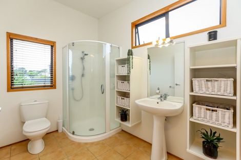 Photo of property in 36 Messenger Terrace, Oakura, 4314