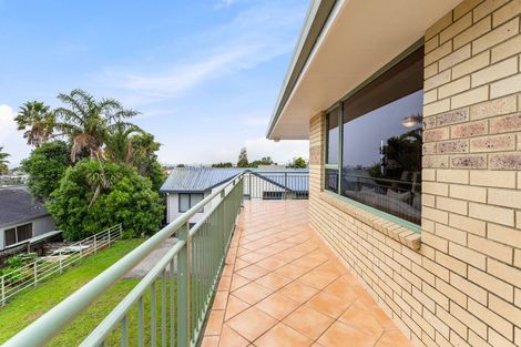 Photo of property in 10 Sunset Road, Unsworth Heights, Auckland, 0632