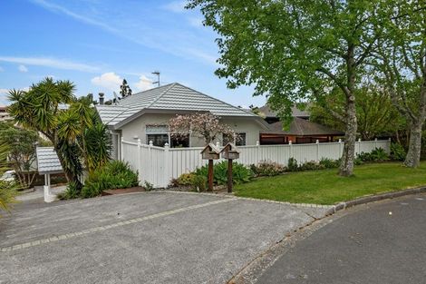 Photo of property in 5 Oystergrove Road, West Harbour, Auckland, 0618