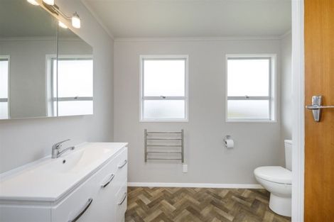 Photo of property in 35 Buick Crescent, Awapuni, Palmerston North, 4412