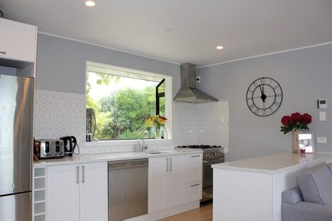 Photo of property in 99c Captain Scott Road, Glen Eden, Auckland, 0602