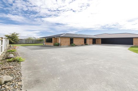 Photo of property in 23 Walnut Grove, Kelvin Grove, Palmerston North, 4414