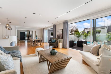 Photo of property in 32 Rahui Road, Greenhithe, Auckland, 0632