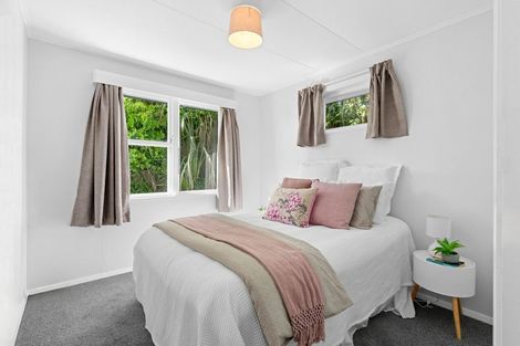 Photo of property in 75 Salford Street, Newlands, Wellington, 6037