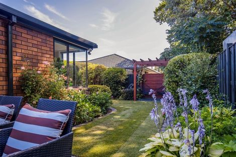 Photo of property in 8 Castle Way, Beckenham, Christchurch, 8023