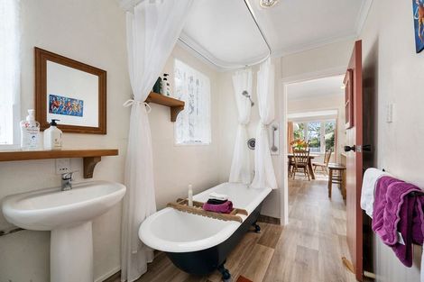 Photo of property in 12a Oxford Street, Martinborough, 5711